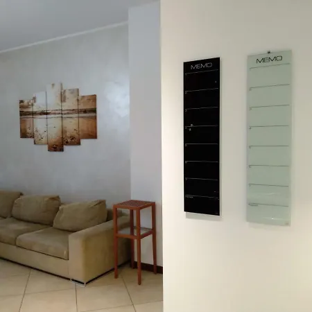 Apartment Housetommycomo *