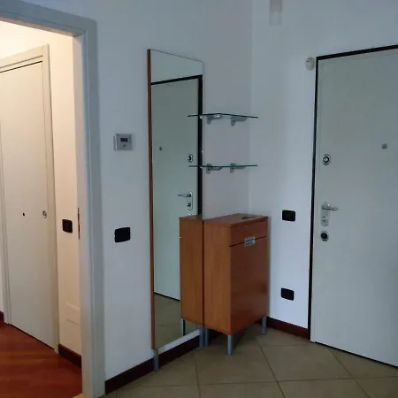 Apartment Housetommycomo *